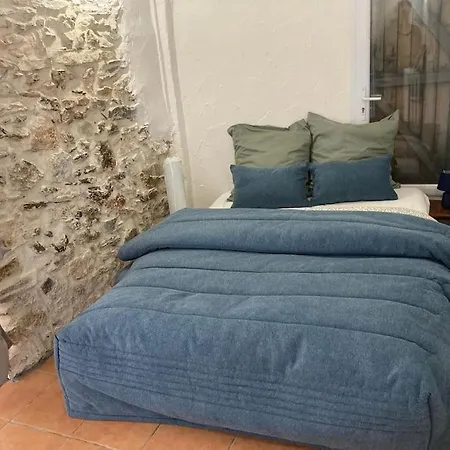 Nid Douillet A Apartment *